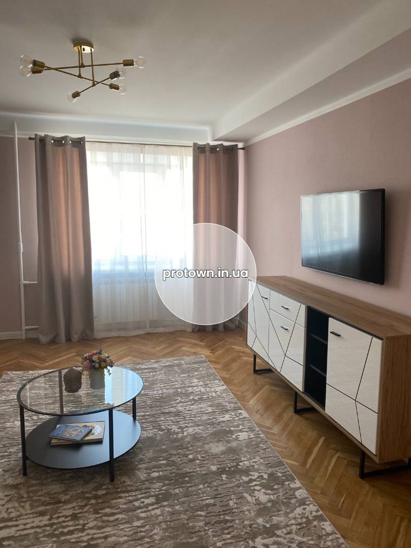 Первая сдача. 2-комн.кв. в центре Киева.